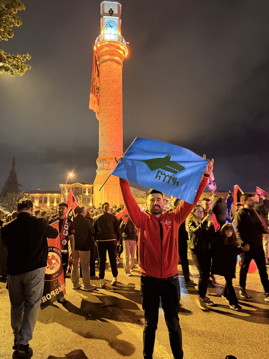 sefa_sanal's tweet photo. ŞAMPİYON ARCA ÇORUM FK 🏆

#BirŞehirİnandı #TarihYazıldı ❤️🖤🦅🦅 https://t.co/GnP5Nz5GqX