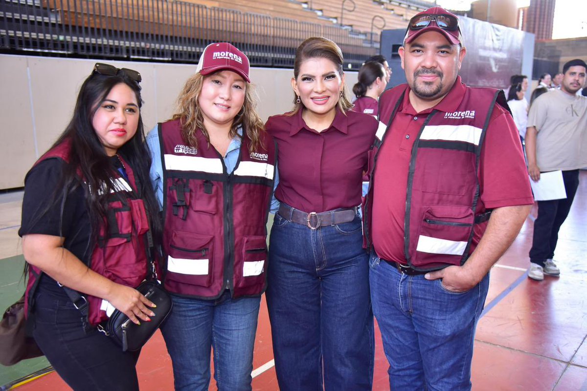LoreniaValles_'s tweet photo. ¡La fortaleza de @PartidoMorenaMx está en el territorio, la unidad y la organización!

Por ello, con orgullo acompañé la toma de protesta del Consejo Municipal de Hermosillo, que es resultado del trabajo de organización de los comités seccionales.

El segundo piso de la Cuarta Transformación continúa de la mano de la presidenta @Claudiashein, la presidenta de morena @A_MontielR y del gobernador @AlfonsoDurazo.