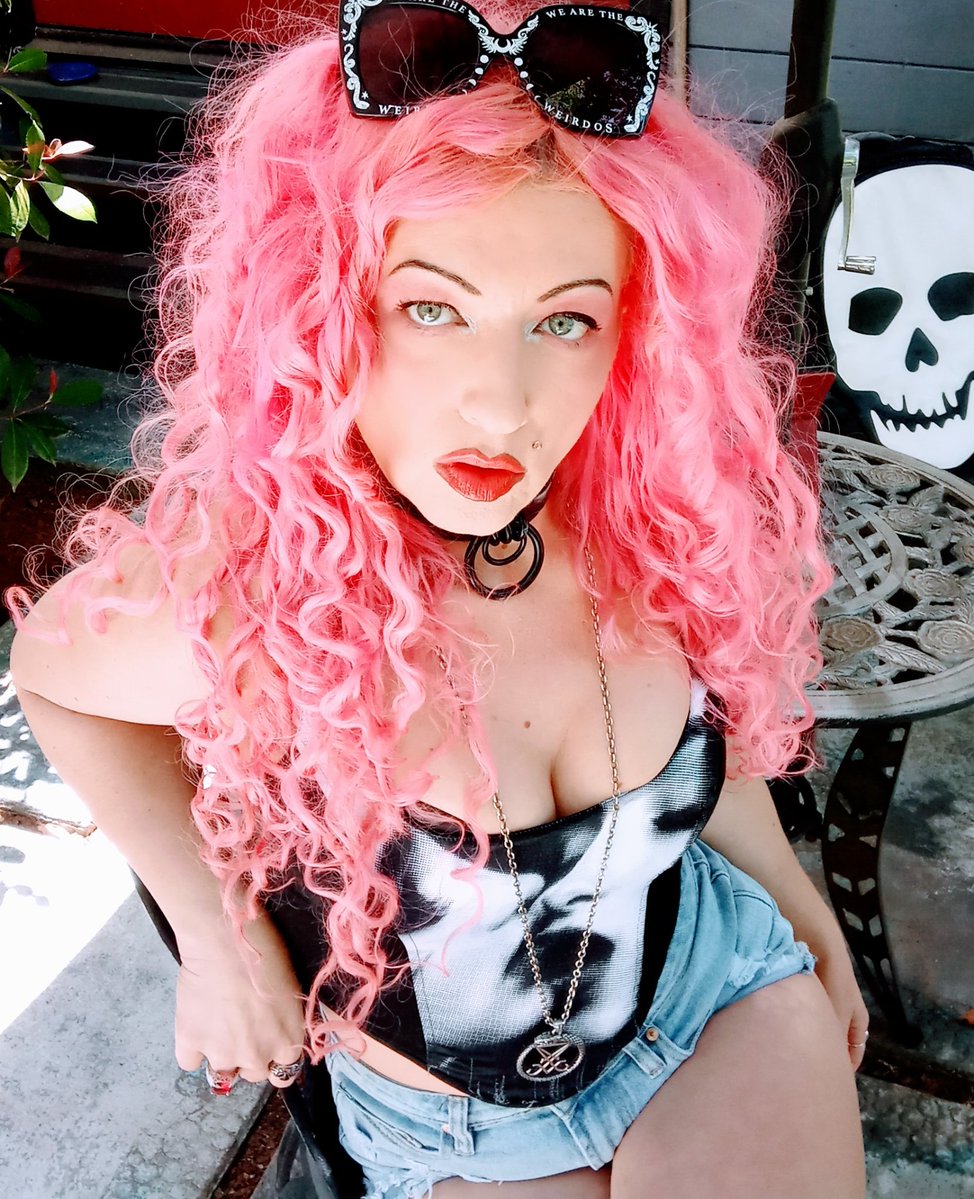 Kat The Red tweet media