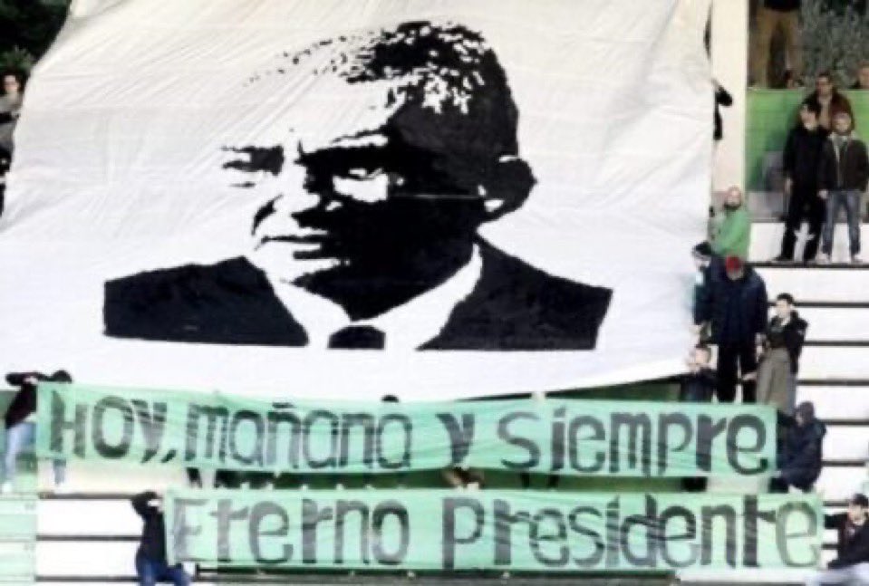 Orgulloferrol's tweet photo. @Sara_Massa Este señor era el único que podía cumplirte todo eso que pides. Cuánto lo echamos de menos. Racinguismo, no negocio. https://t.co/O6SqCjsVJf