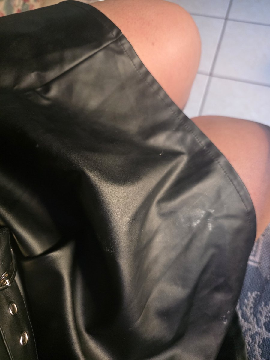 NahomiTransTRC's tweet photo. Hoy andaré en falda sin ropa interior debajo por el bosaue venustiano carranza. Quien para verlo masturbarse en su carro o adentro https://t.co/NcAA0Ncu9I