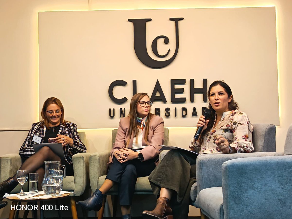 soylaborales's tweet photo. Cerramos el VII Congreso Internacional de Relaciones Laborales con una mesa de lujo denominada “Diálogo Social, políticas laborales para un mundo 🌎 incierto”. https://t.co/9XLHX2Qvw3