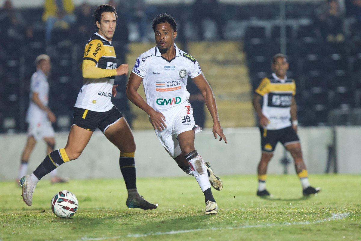 BrasileiraoB's tweet photo. CADÊ O GOL? 👻❌🐯

Será que Operário e Criciúma deixaram para a etapa final? Já saberemos... 🔥

📷Cleiton Laria/ Pera Photo

#BrasileirãoB #Operario #Criciuma https://t.co/NfL1H1eROT