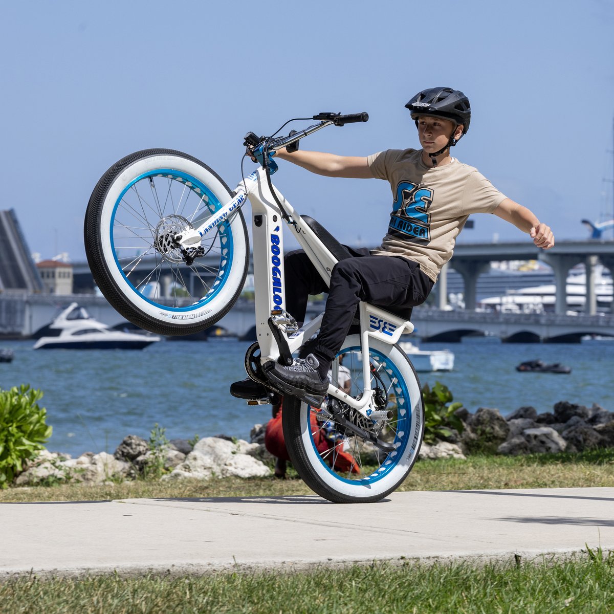 sebikes's tweet photo. The new Electric Boogaloo is hitting select authorized SE dealers soon, and you definitely want to see this bike in person. 👀 The one word @oneway_lilman uses to describe riding this bike is "floating". We agree! 💨 #sebikes #sebikeslife #electricboogaloo https://t.co/eCN3P7VhWJ