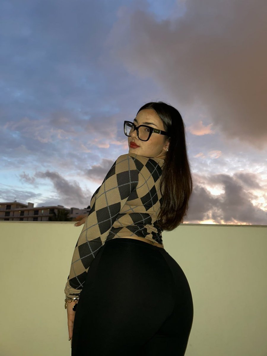 Hannahcomdaa tweet media