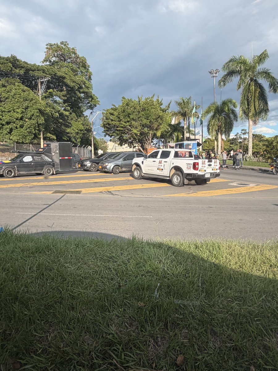mvargasgil's tweet photo. @Alcaldiapereira Señor Alcalde usted como permite que por fanatismo alteren la movilidad de la ciudad, las vías no se deben cerrar por los particulares. https://t.co/MuNm0vjQTY