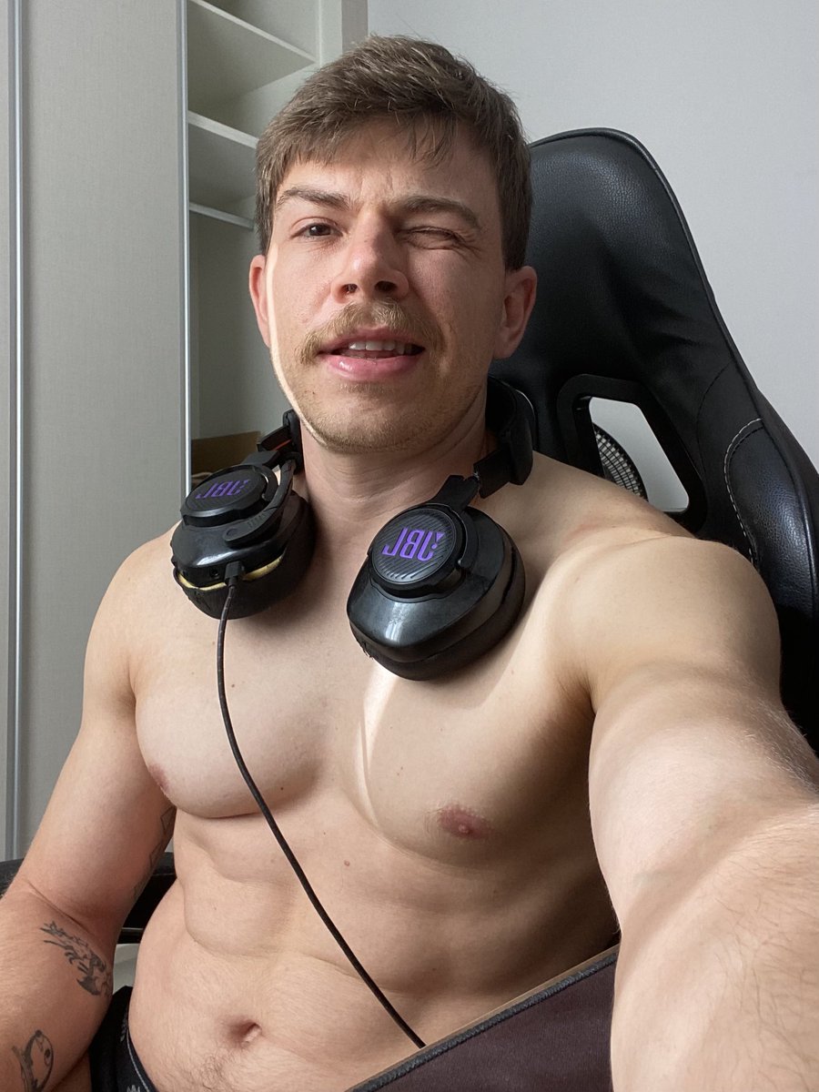 Sam tweet media