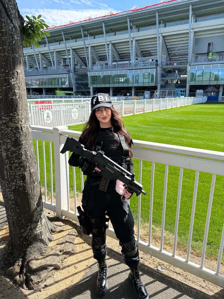 MissKerrbear_'s tweet photo. Ash cosplay from Rainbow Six Siege 💗 I had to add a cute little bear for obvious reasons 😂 Also I think this is a new Ash skin with a sparkly eye?! 🤭✨ https://t.co/Npp2v1K9hv