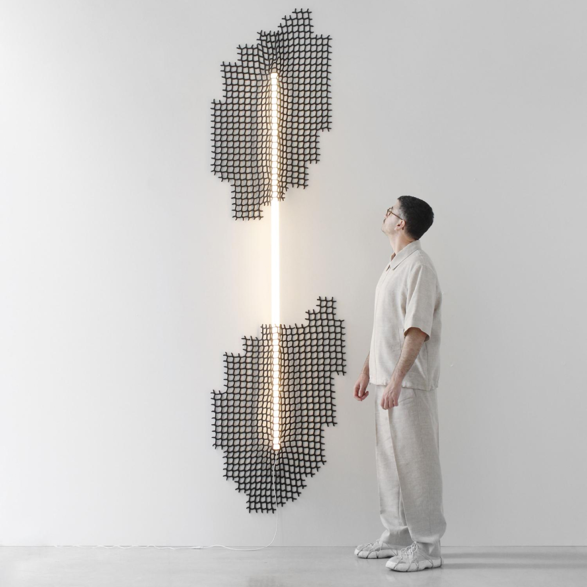 minimalissimo's tweet photo. Iranzo shapes discarded industrial nets into suspended compositions that balance tension and lightness, transforming industrial materials into quiet expressions of beauty. https://t.co/mJHG1JdCOU