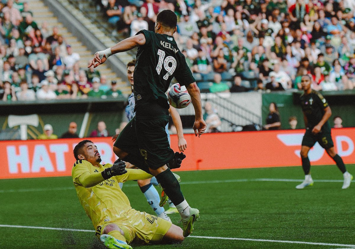 SJEarthquakes's tweet photo. In Daniel we trust 🫡

@DanielBritto01 made six saves last night, including one at point-blank range in minute 66, to keep Portland at bay the majority of the match. 

Safe hands. Big saves. 🧤 Shoutout Daniel for being an absolute brick wall in the goal last night. Our Protector 🇧🇷