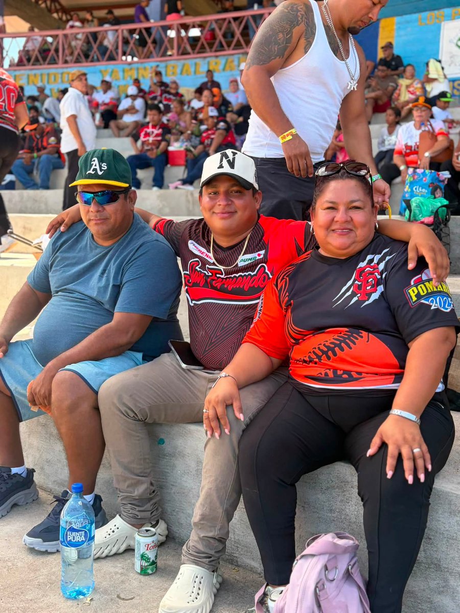 radio580nic's tweet photo. 📍🇳🇮 Cientos de fanáticos de las #FierasDelSanFernando viajaron por más de 530 kilómetros hasta #Bilwi para respaldar a su equipo en la serie frente a los #Pescadores. #Radio580 #Nicaragua https://t.co/tvGtsVkVOM