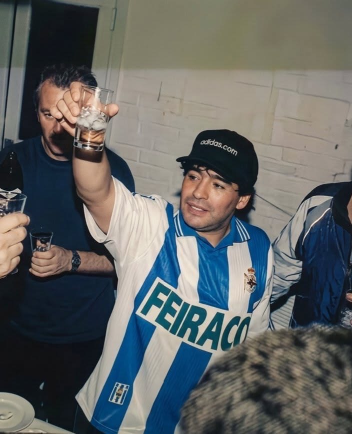 LaterrazaL's tweet photo. Bienvenidos y enhorabuena @RCDeportivo https://t.co/JPVv23D5Og