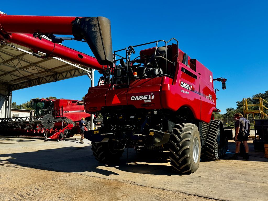 PurcherI's tweet photo. Make sure your machinery is ready to hit the paddock without delays!

Book your pre-season service now and:
✔️ Avoid peak-season breakdowns
✔️ Reduce costly downtime
✔️ Lock in workshop availability

Book now: https://t.co/kesnpJwhj3 https://t.co/SeupODmFBP