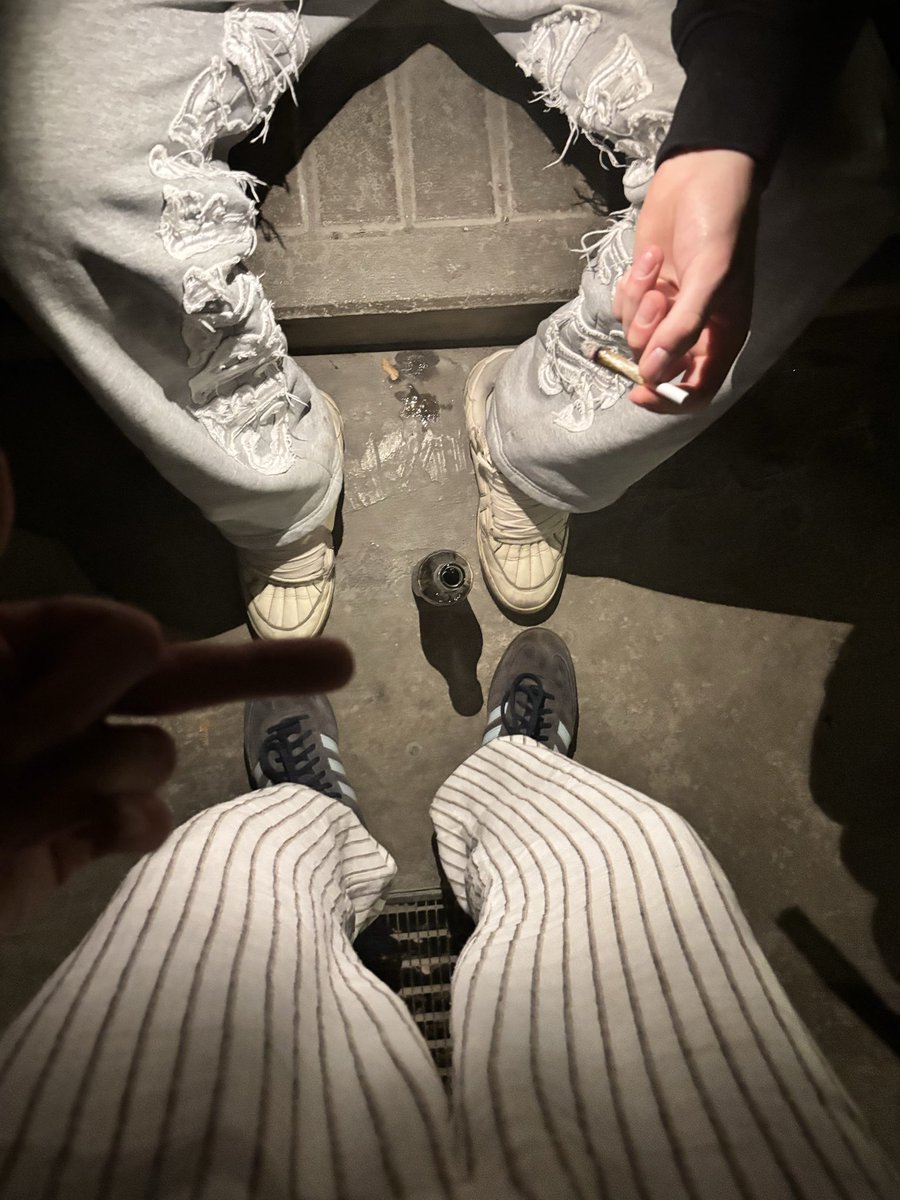 MasterHamfrey's tweet photo. Düsseldorf/Köln die Bosse sind wieder da!!🚨
Also antreten🐕 Füße lecken 👅 abdrücken 🤑
@JamesCashm15047 

#findomalpha #findom #cashmaster #twink #sub #master #cashslave #alphamaster #zahlsklave #feet #foot #feetworship #feetboy #nike #tn #sneaker #sneakerhead
#sneakerworship https://t.co/RrC4SBYxAE