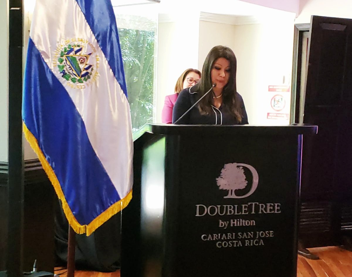 DianaVanegasES's tweet photo. Este día celebramos el amor y la entrega de las Madres salvadoreñas en Costa Rica, con un maravilloso y emotivo encuentro, lleno de fraternidad, cultura salvadoreña, sorpresas y reconocimiento a mujeres que con su espíritu solidario han apoyado a nuestra diáspora en CR 🇸🇻🇨🇷🥰💗 https://t.co/klFclSsrVI