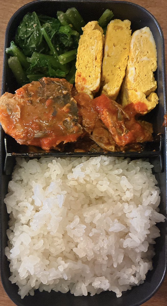 11daime's tweet photo. おはようございます。
今朝のお弁当完成。

昨日の試合で1得点2アシストだった息子は、さすがにお疲れ気味。

今日はサバのトマト煮、卵焼き、小松菜で疲労回復寄りラインナップに。

魚のタンパク質と小松菜の鉄分でしっかり回復してもらいます。 https://t.co/J5Kz1SKGRL