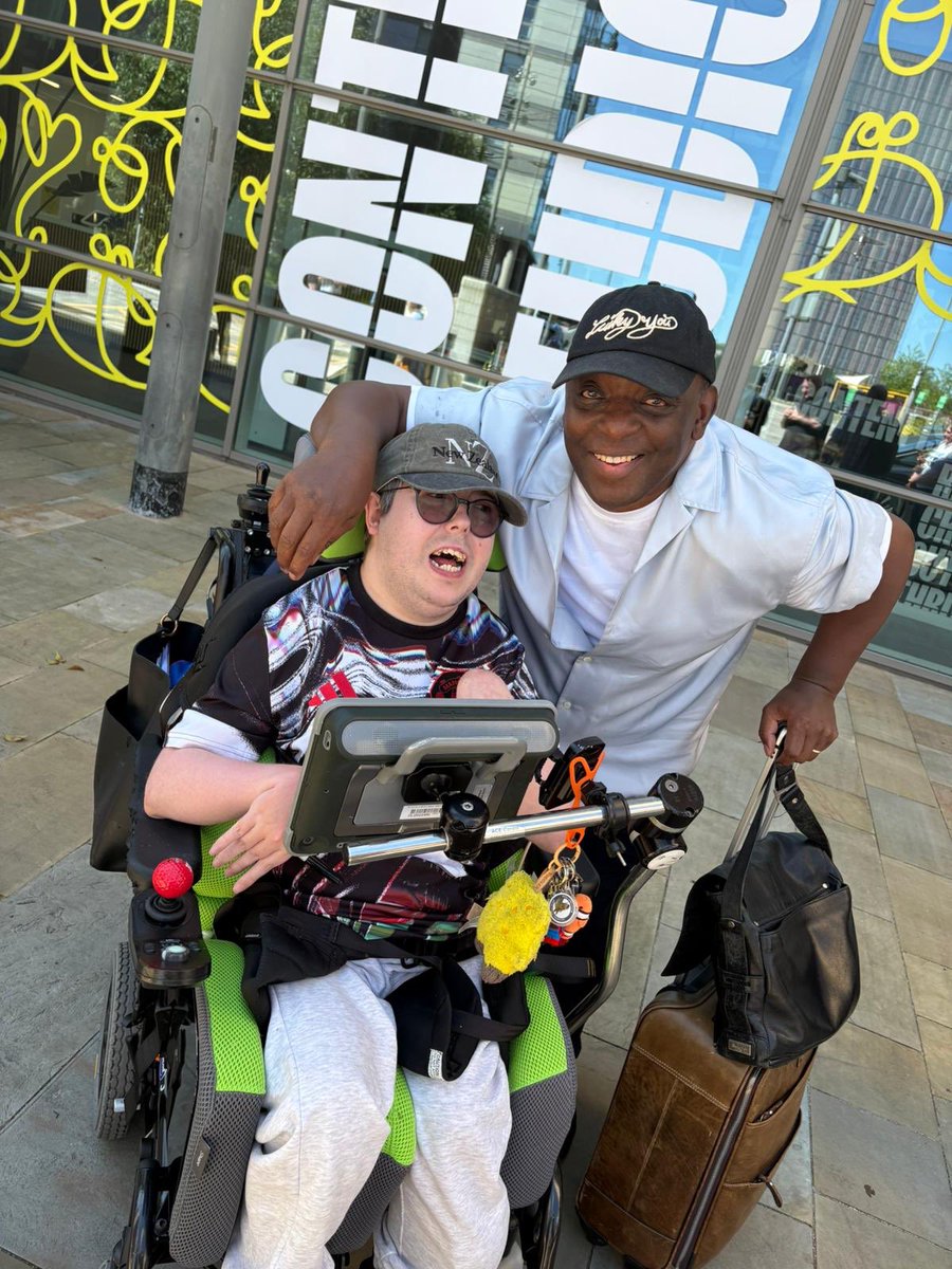 zackyboy14's tweet photo. I had lovely day at media city meeting celebrity #fyp #enjoydays #love #weekend #MeetingCelebrity @alanshearer @jasonmohammad https://t.co/q8EHociTwz