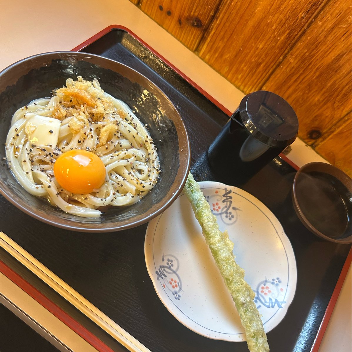 nissy2828's tweet photo. 朝活！！！
念願の釜バターうどんであります！！！
あとすっごい長いアスパラの天ぷら！！！ https://t.co/FR8rHjA5iP