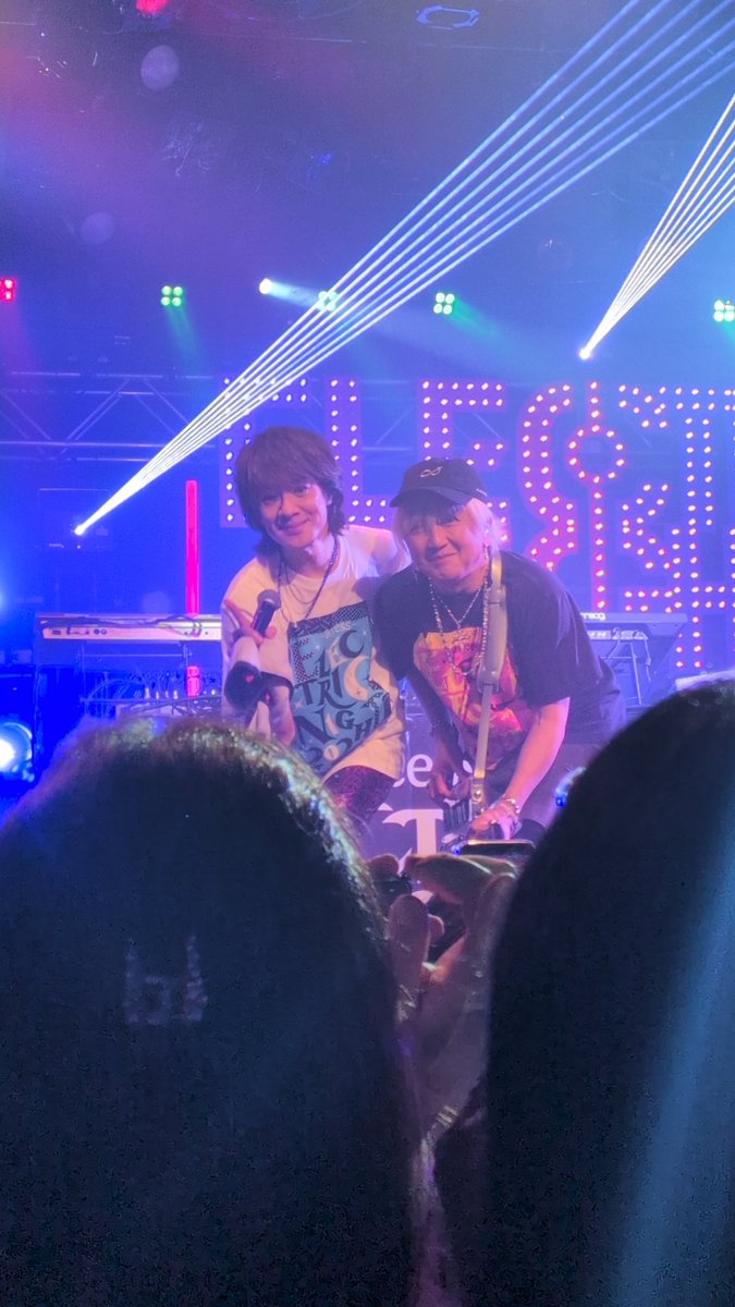 harurint's tweet photo. 今更ながらのー
1枚目名古屋　何の曲？とハテナ飛びまくり。

2枚目広島　立ってられるのか？スタンディング。→楽しくてあっという間

3枚目高松　ミッチミチ高松。激アツ！
未だに野蝶の余韻ありまくる。
近すぎてライブハウスハマりそう！

※もれなく夫が沼りました（笑）

#エレナイネタバレ26 https://t.co/Hd1vMs9Z45