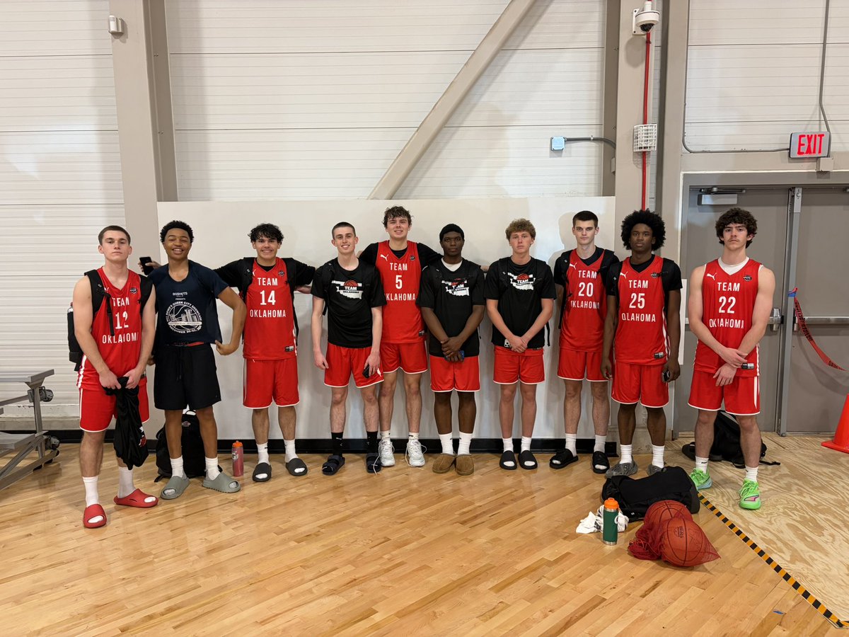 TeamOKBB's tweet photo. Our Team Oklahoma 14U-17U @NxtProHoops teams played this weekend in Norman! It was our last @PRO16League spring event! 

17U Red / 1-3 / (16-9) @coachloganlarue 
16U Red / 3-1 / (18-6)  @h_rodriguez23 
15U Red / 3-1 / (18-6) @JettJobe16665
14U Red / 0-4 / (5-7) @hfrisby24 https://t.co/UAijmLeoTG