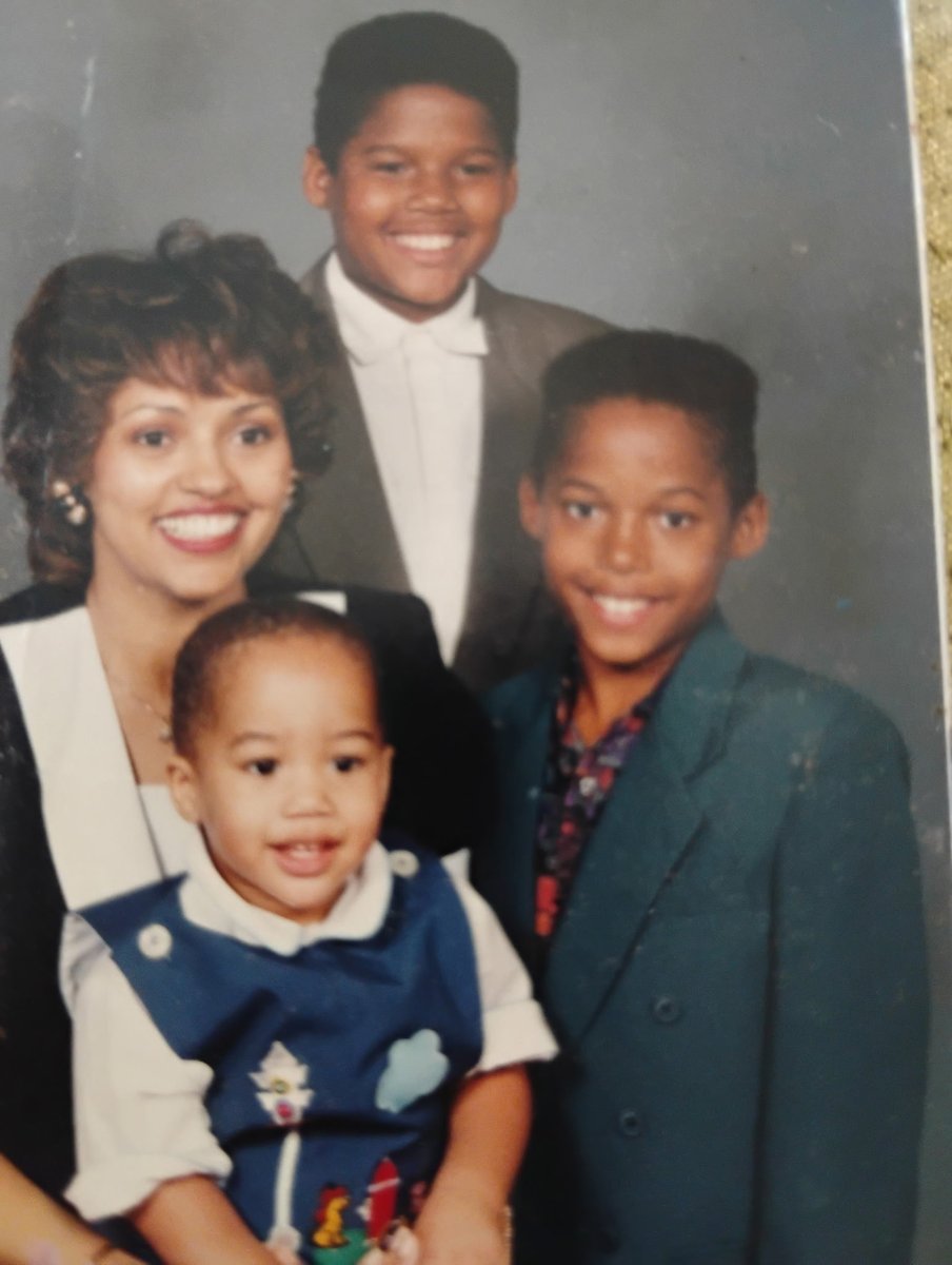 rjoyner_33's tweet photo. I'm grateful to be your firstborn son. I'm the man I am today because of you. You're the strongest woman I know, and I'm proud to be your son. Thank you for reminding me daily that God is good all the time and the devil is a liar✝️🕊️🙏🏽❤️ https://t.co/4UbCZjeT2U