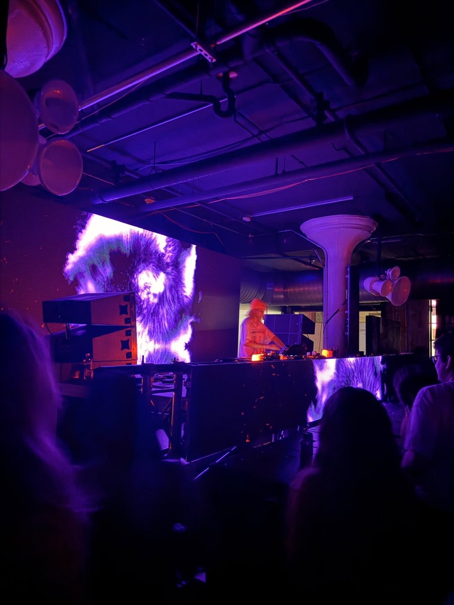 Chixitixo's tweet photo. watched the sunrise as the goat carl craig played, i love detroit https://t.co/kXJwmBT6Xe