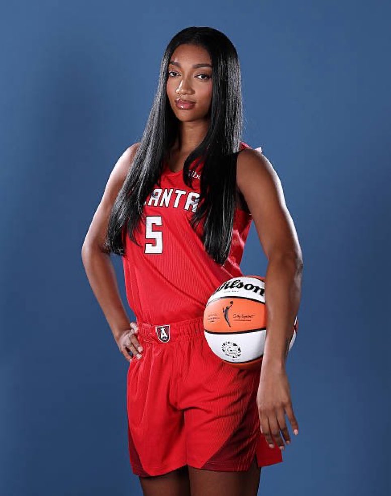 AngelReportt's tweet photo. Angel Reese vs Phoenix🧡

17 PTS
10 REB
4 AST
4 STL
1 BLK

Atlanta Dream win 82-80✨ https://t.co/6QNbTKsyb5