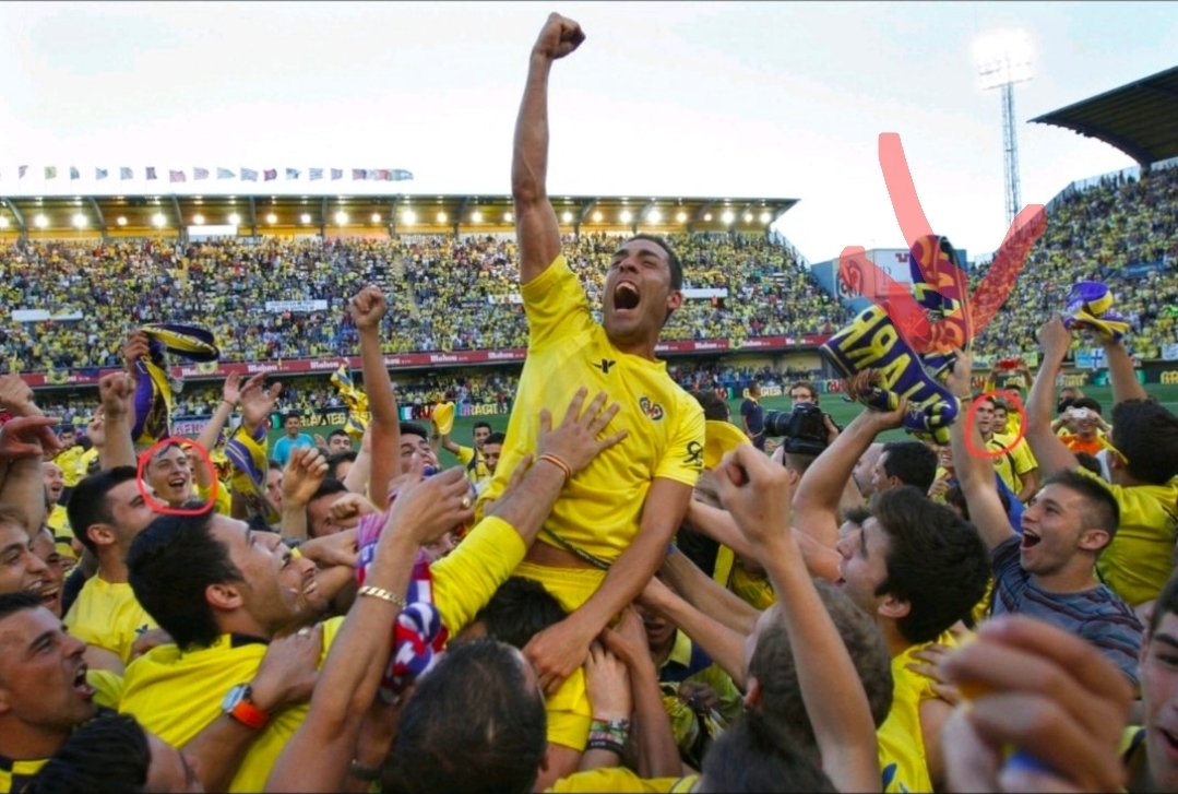 ActuVillarreal's tweet photo. Il faut bien zoomer, mais le gamin de 16 ans qui célèbre la remontée de Villarreal en liga en 2013 derrière Bruno Soriano est bien @Alfonsopedraza9 .
Bonne chance pour la suite l'ami ! https://t.co/AjjZ7Jagy0