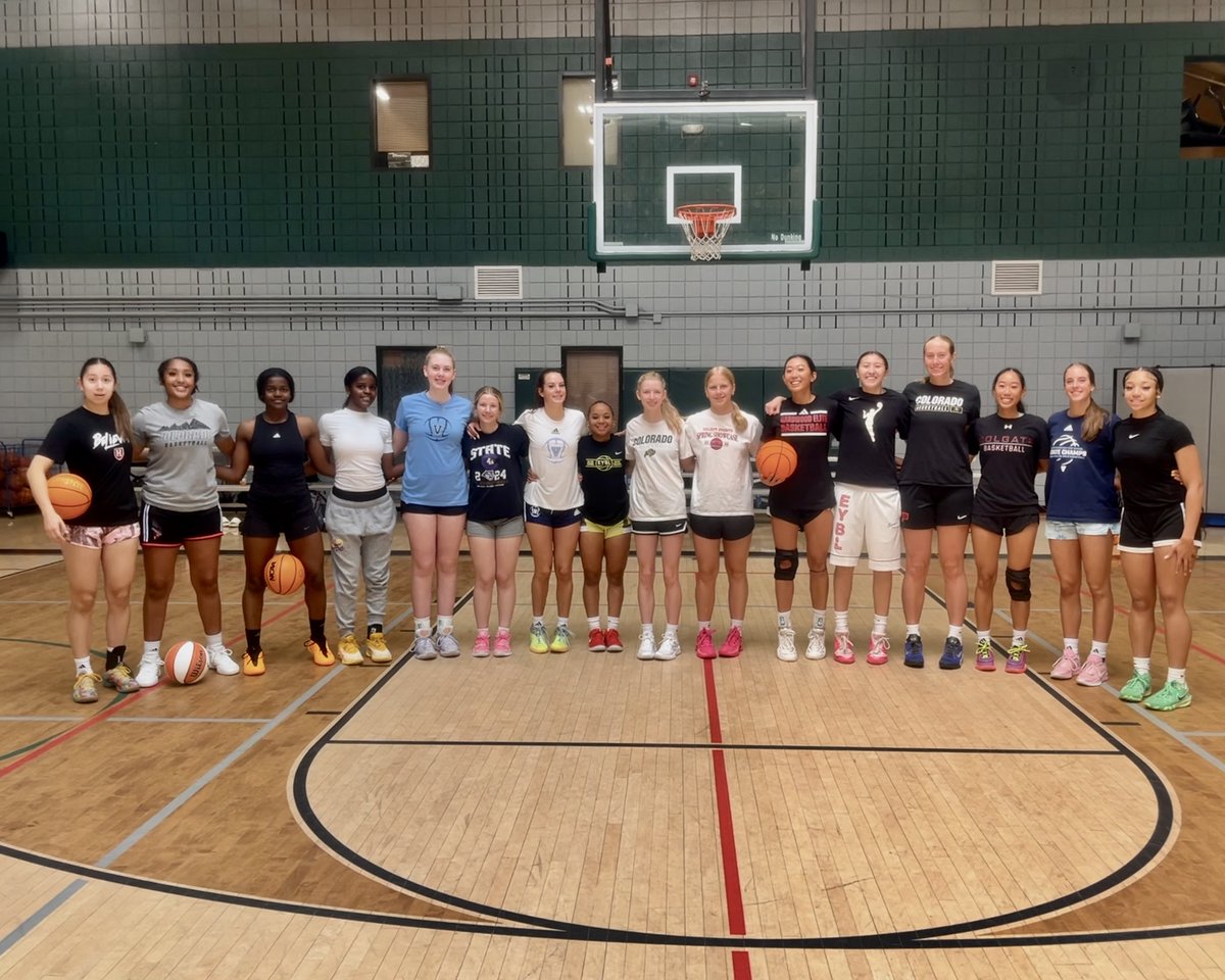 jordan_jhabvala's tweet photo. Girls HS runs.  @London_Taylor3 @NNewbins @Kimy2028 @camigunter11 @katefuessel @AbbyFuessel @GracieJWard20 @ava8chang @Katie_Moon2027 @AddisonMoon05 @WeissCharlotte_ @EmersonDrake28 @lexi_oder @Paris_taylor10, Tianna Rogers, Sienna Williams #girlsbasketball https://t.co/nwyXqkCwGL