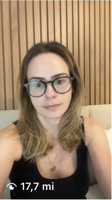hargihermann's tweet photo. Vocês tão prontos pro que ainda tá por vir? Porque em pouquíssimo tempo a gente já tem essa trindade aqui. 
Essa mulher é absurda. Necessária, lúcida, real. Tem gente que passa pela internet e tem você que deixa marca nas pessoas. Obrigada por tanto, Ana Paula. Você é um presente.