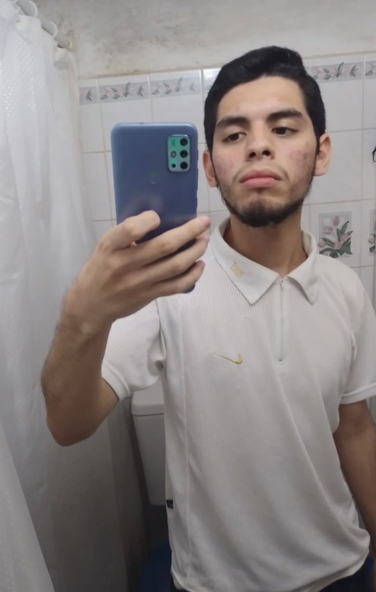 ferpuiol's tweet photo. Con esa carita habla de desvirgarse? Es la cara de virgen por excelencia. https://t.co/COq87qggSY
