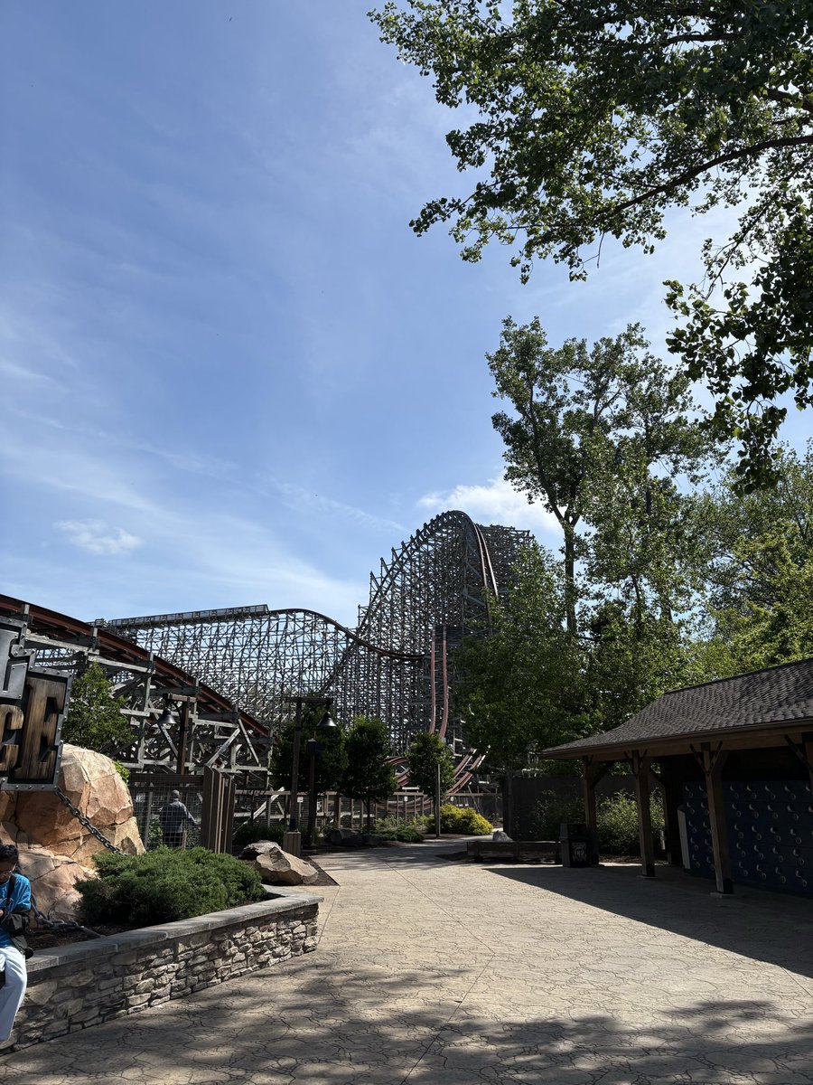 ParkFanatic's tweet photo. Frontier town at CP is incredible. Also home to the best in the park..  😉 https://t.co/an2PDZK1dg