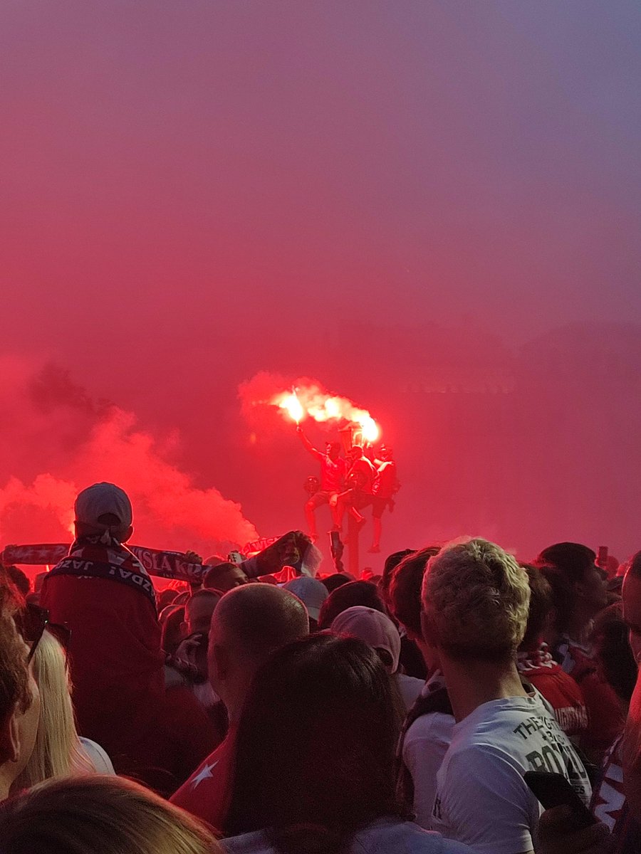 chobotex4's tweet photo. Dzięki za dzisiaj @WislaKrakowSA 😎🔵⚪🔴
#wisla #Kraków #1ligastylzycia https://t.co/dBAiwcNXKu