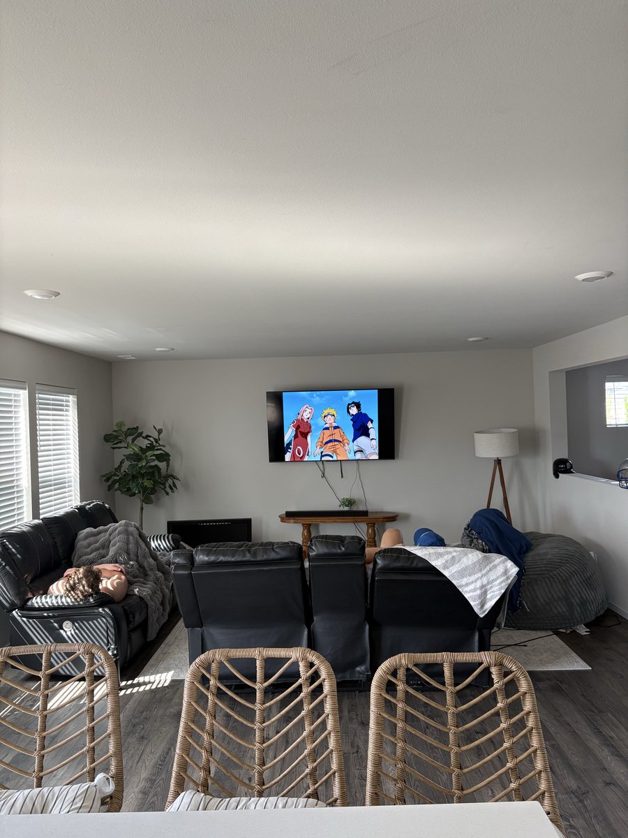 DevinWade05's tweet photo. My roommates are queers https://t.co/xHrza3qrSW
