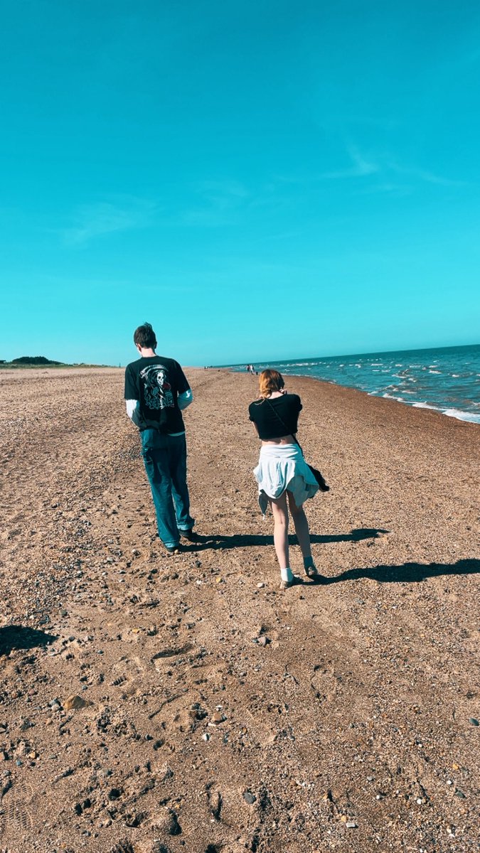 Meliakate's tweet photo. A breeze by the sea 🌊 https://t.co/eHh1FpWEdT