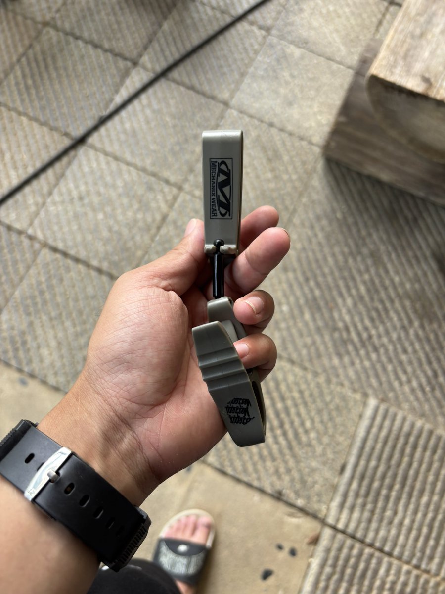 nonohanafield's tweet photo. 昨日見つかった落し物です👀
昨日の方の物では無かったようなので 前回開催以前の物かと思います！
お心当たりある方はご連絡ください🙂
#ののはなサバイバルゲームフィールド
#サバゲー
#香川
#徳島 https://t.co/ENbRBnatwl