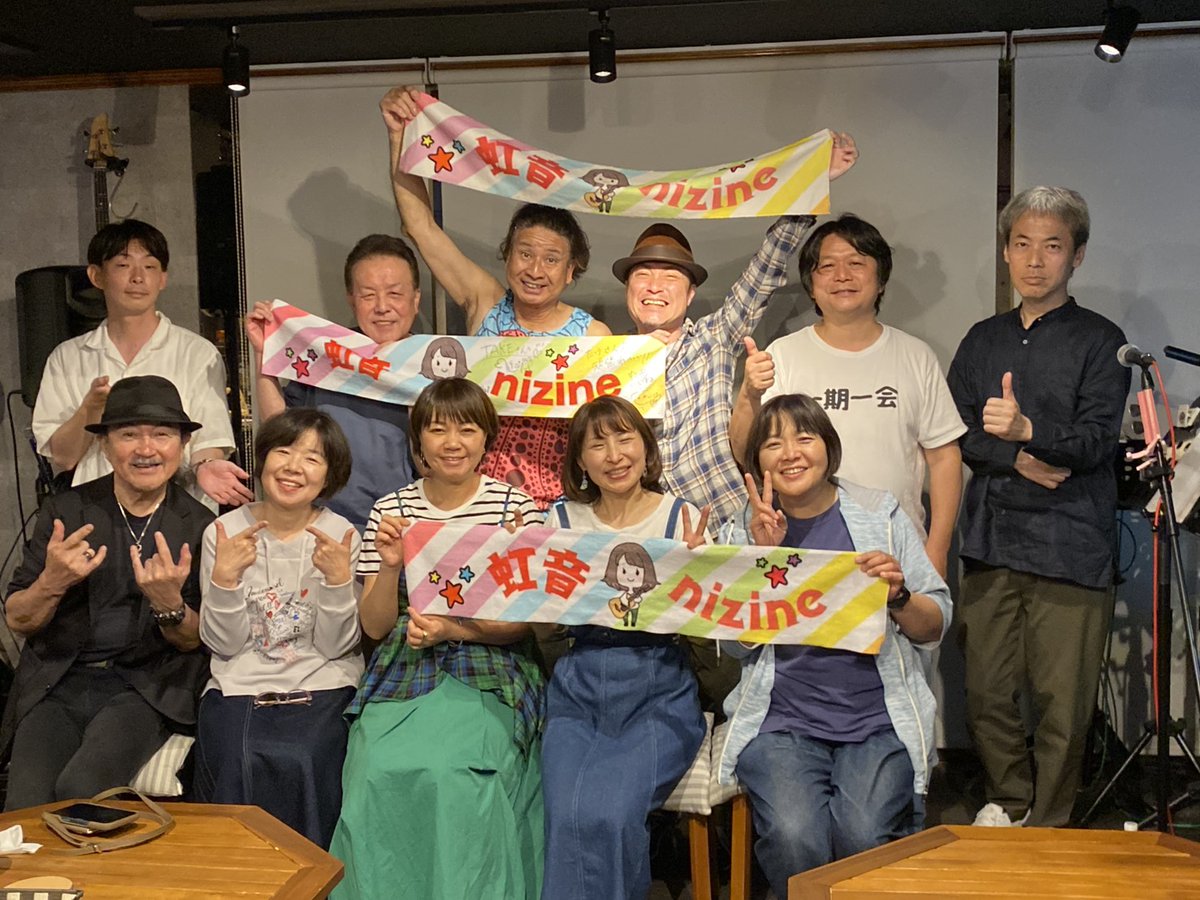 tamapong's tweet photo. 週末ライブラッシュのラスト!
5月24日(日)夜は #フレンドリーコンサート #studioEM #RainbowSpecial でした🌈🎵
18回目で丸3年!虹音さんいつもありがとうございます😘
新曲ラッシュ&YouTube底辺争いでめちゃ笑ったわwww🤣
いつものヤミチキ丼😋安定〜
お会い出来た皆さまありがとうございました💖 https://t.co/9IZ6PQf5pR