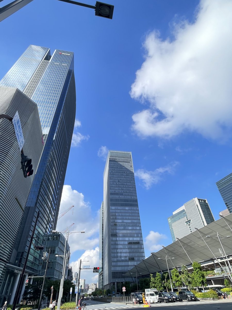 atfirst1998's tweet photo. おはようございます🐣
東京　 #東京駅　
天気は☀️現在の気温20℃🌡️
最高気温27℃
月曜日からやる気の出る天気です。
本日もよろしくお願いいたします🙇
#企業公式が毎朝地元の天気を言い合う
 #企業公式相互フォロー
 #東京駅 https://t.co/BghInAnIUY