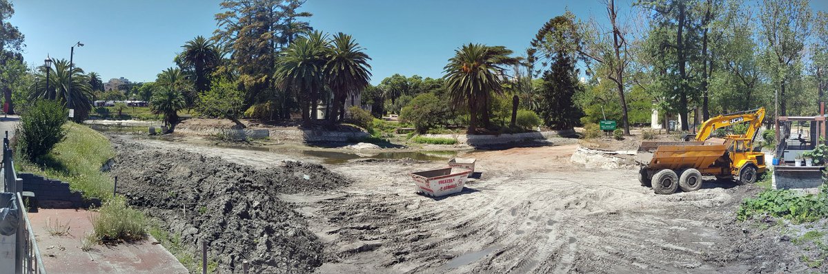 MarioCraigda's tweet photo. Está fue la última vez que hicieron algo en el lago del Parque Rodó.
Febrero 2017. Vamos para 10 años de absolutamente nada. https://t.co/MVCgWLjZUI