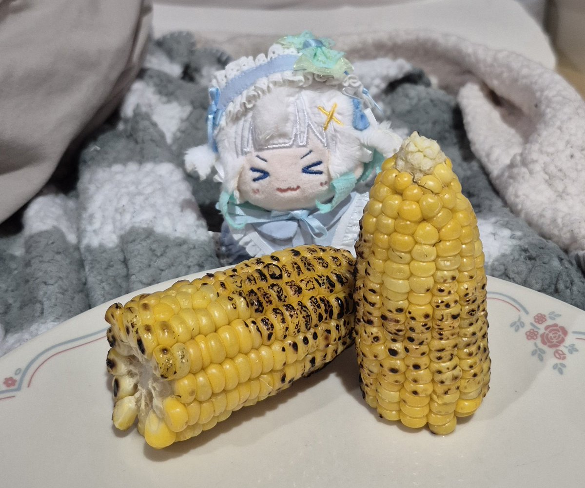 demi_darling's tweet photo. #MintToGo her first oshikatsu is with corn 🌽 https://t.co/YcP8yUzobg