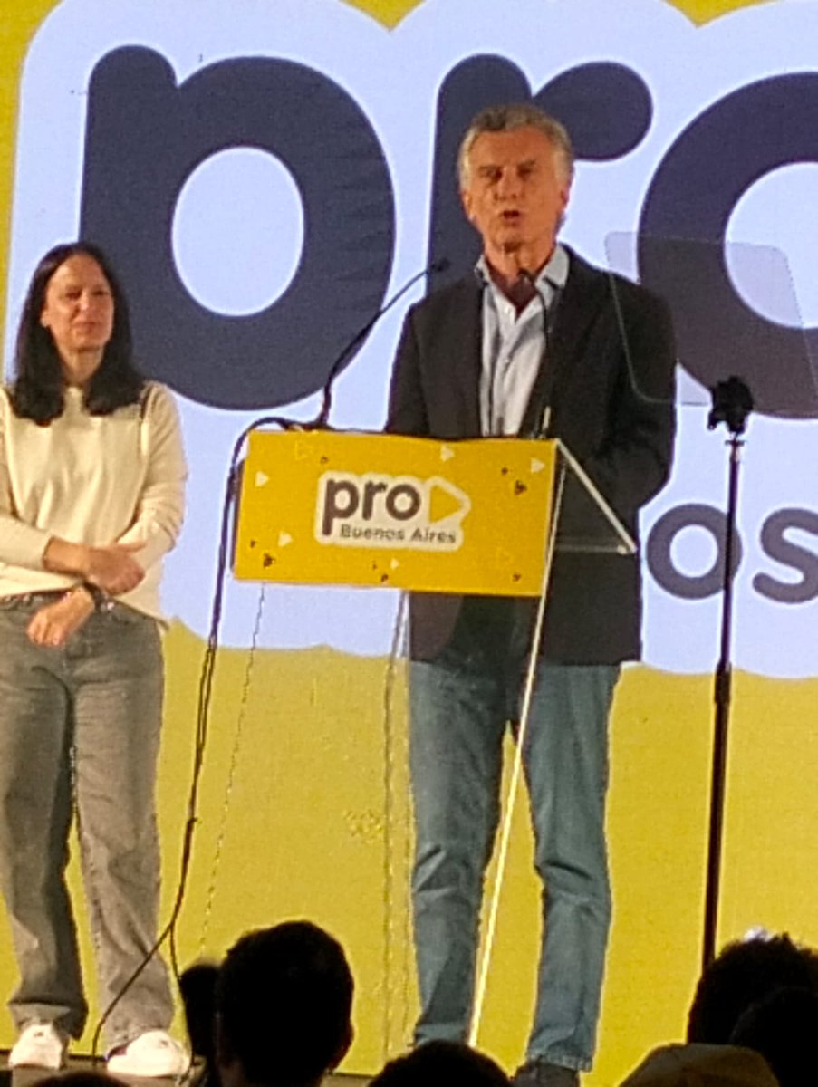 ES MACRI tweet media