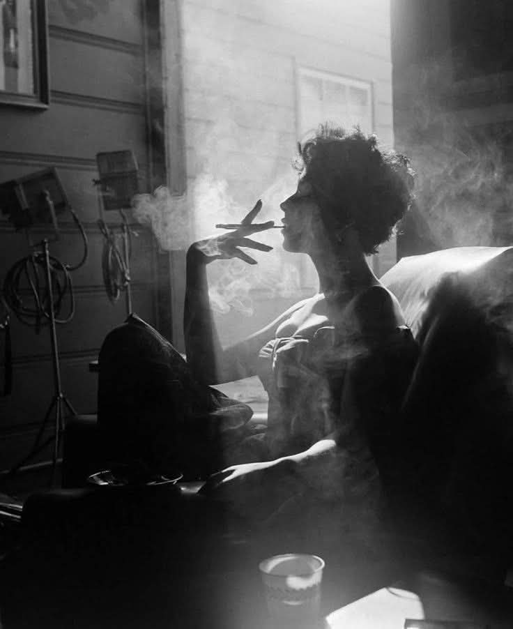 Atardecer_90's tweet photo. “Los domingos huelen a casa,
a café recién hecho y a recuerdos 
          que se niegan a irse.”

      ~Gabriel García Márquez. https://t.co/N7bUNGtQls