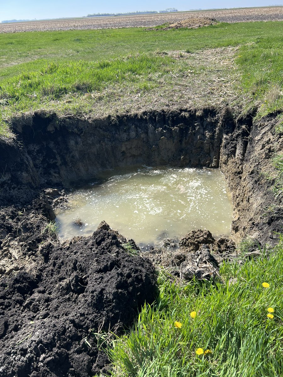 runningbehind77's tweet photo. This burn pit seems to have issues, hit water at 8-10’ https://t.co/x9AzDaigO8