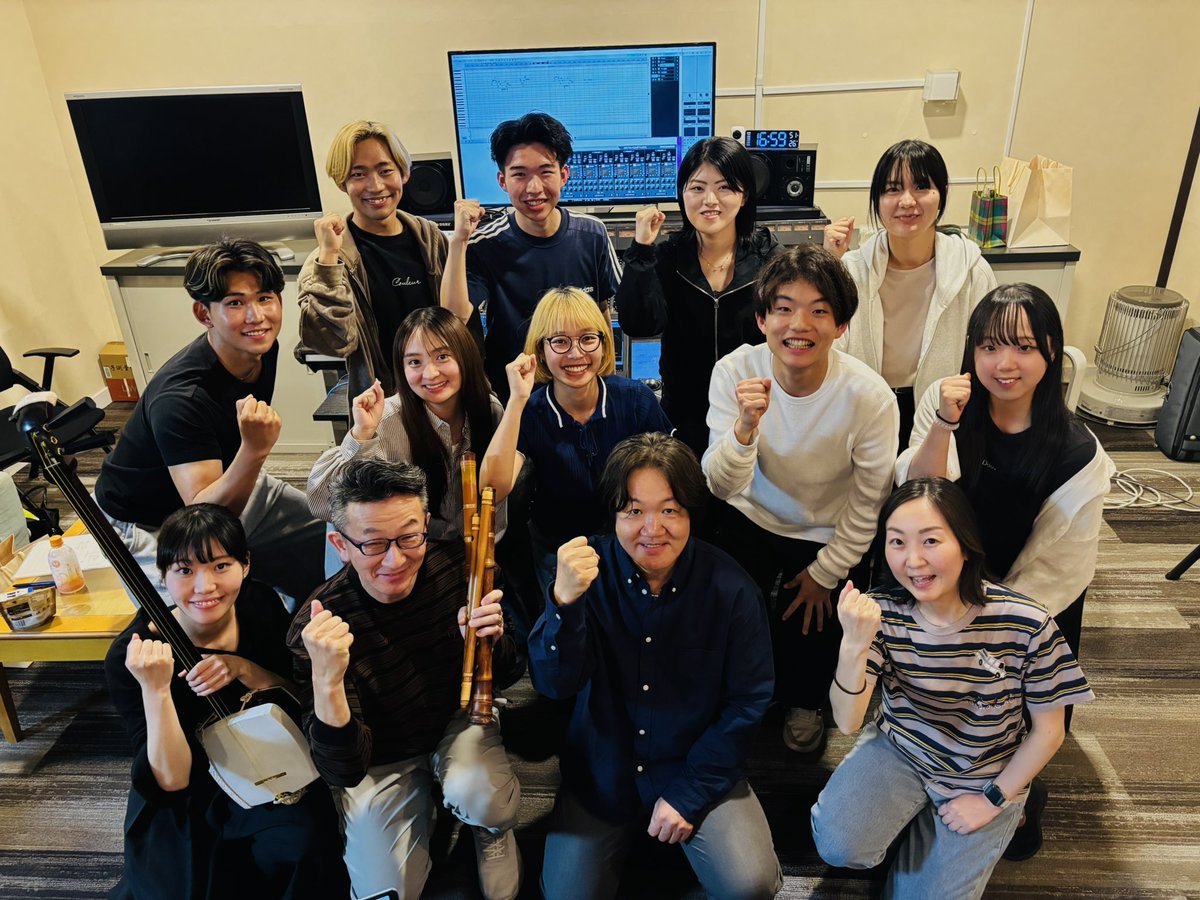 rose_comutts's tweet photo. 昨日は長野県の諏訪にて、よさこい歌唱お仕事！もちろん作曲は鮎澤貴秀さん。

龍谷大学「華舞龍」さんの演舞曲は学生さん達の立ち会いもあり、熱気溢れる録音に！

尺八の渡辺淳さん、三味線の川﨑愛実さんは初めてご一緒しましたが、素晴らしい演奏で感激😭完成が楽しみ！ありがとうございました☺️ https://t.co/LtuIuaRqlh