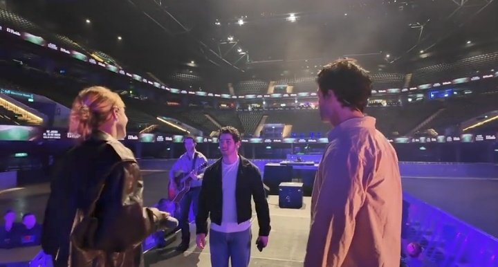 TiniyJorge_Vzla's tweet photo. Nunca voy a superar que tini canto con los mismísimos jonas brothers https://t.co/XGXT3Lkclg