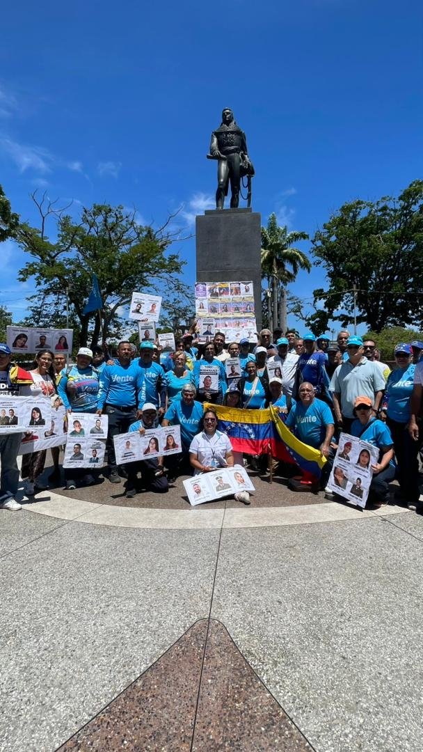 VenteVenezuela's tweet photo. @VenteCcs @PortuguesaVente @VenteMerida @VenteDeltaYa @VenteGuaricoYA @VenteAnzoategui @VenteMiranda @VenteNvaEsparta @VenteCojedes @VenteVMonagas @VenteBarinas 📍Con la mirada puesta en el futuro desde @ventevzlalara 🇻🇪

El activismo regional no se detiene. Hoy celebramos 14 años de historia con la certeza de que estamos construyendo los cimientos de la Venezuela libre que viene. 

¡Vamos #HastaElFinal! https://t.co/UTKuMEJWrs