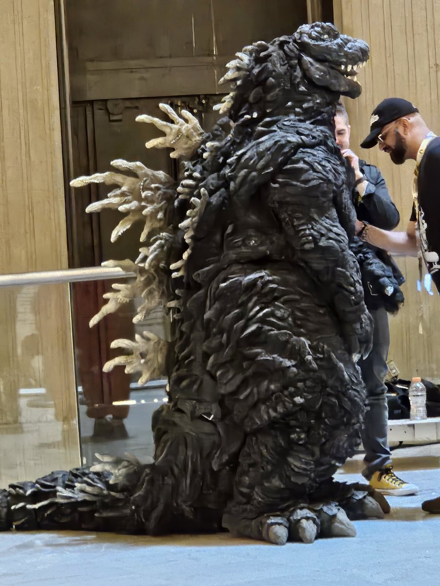 SteedSean's tweet photo. @ThatChrisGore @Nerdrotics @LadyGravemaster Dragoncon 2025 https://t.co/cy2s3tWeJ7