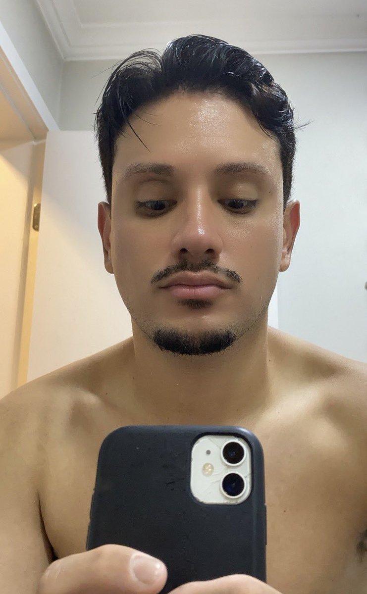 seriodavi's tweet photo. Vamos agitar isso aqui? Quantos anos vcs acham que eu tenho? 
Respondam com a idade que acham, e com uma foto/vídeo para eu adivinhar a de vcs tb? 🙃 https://t.co/lOTQR7h0St