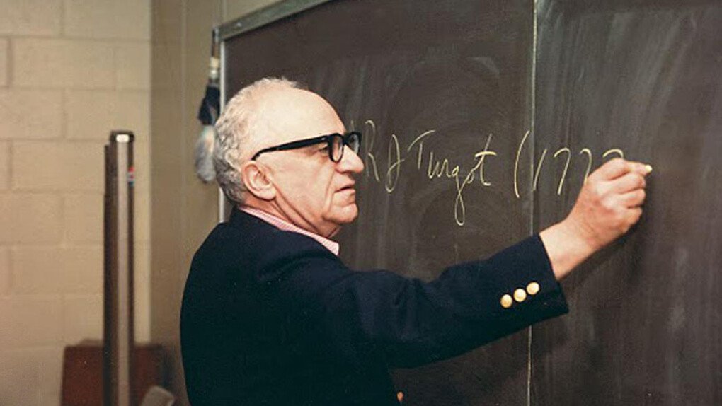 Pubespontaneas's tweet photo. «El Estado es una organización criminal coercitiva que subsiste gracias a un sistema regularizado de robo a gran escala mediante impuestos».

Murray Rothbard https://t.co/4swgv6CGnT