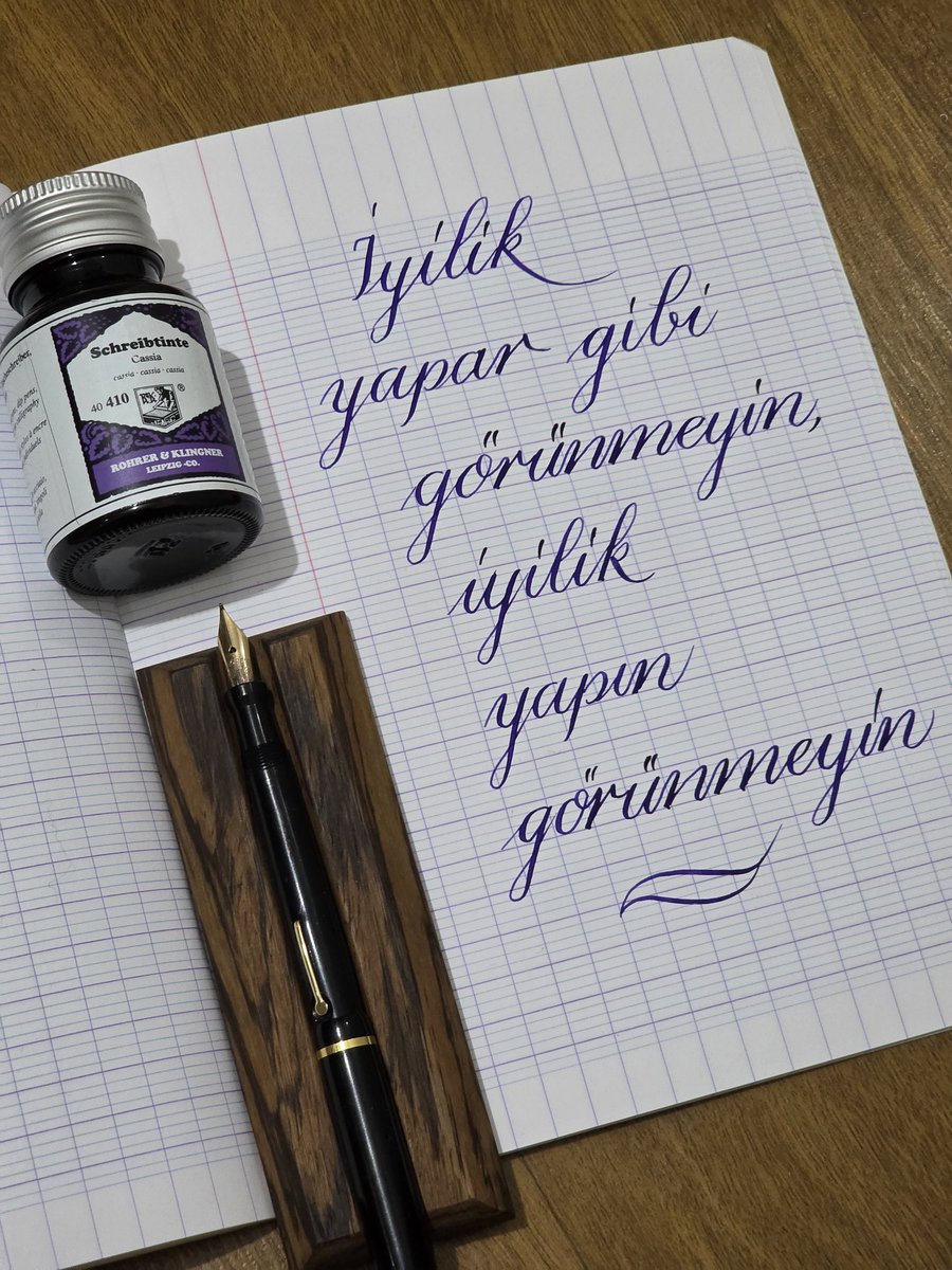ktinte's tweet photo. İyilik yapar gibi görünmeyin
İyilik yapın görünmeyin.

Kalem : The Moore
Defter: Clairefountaine Seyes
Mürekkep: Rohrer Klingner Cassia

 #iyilik  #görünmek #kaligrafi #insan #iyi https://t.co/6zJh1qssTg